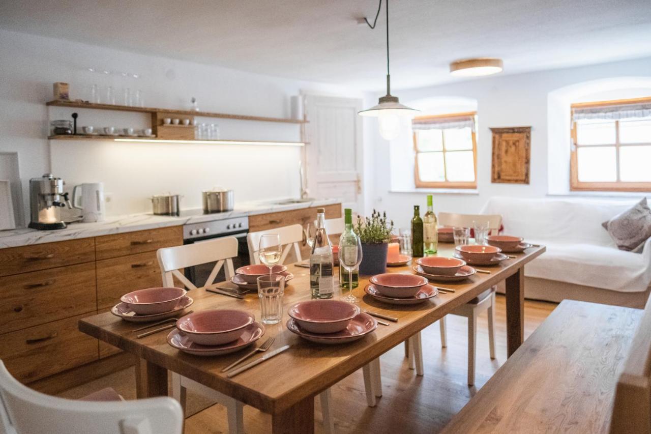 Gehobenes Ambiente In Historischer Wohnung Walting Zewnętrze zdjęcie