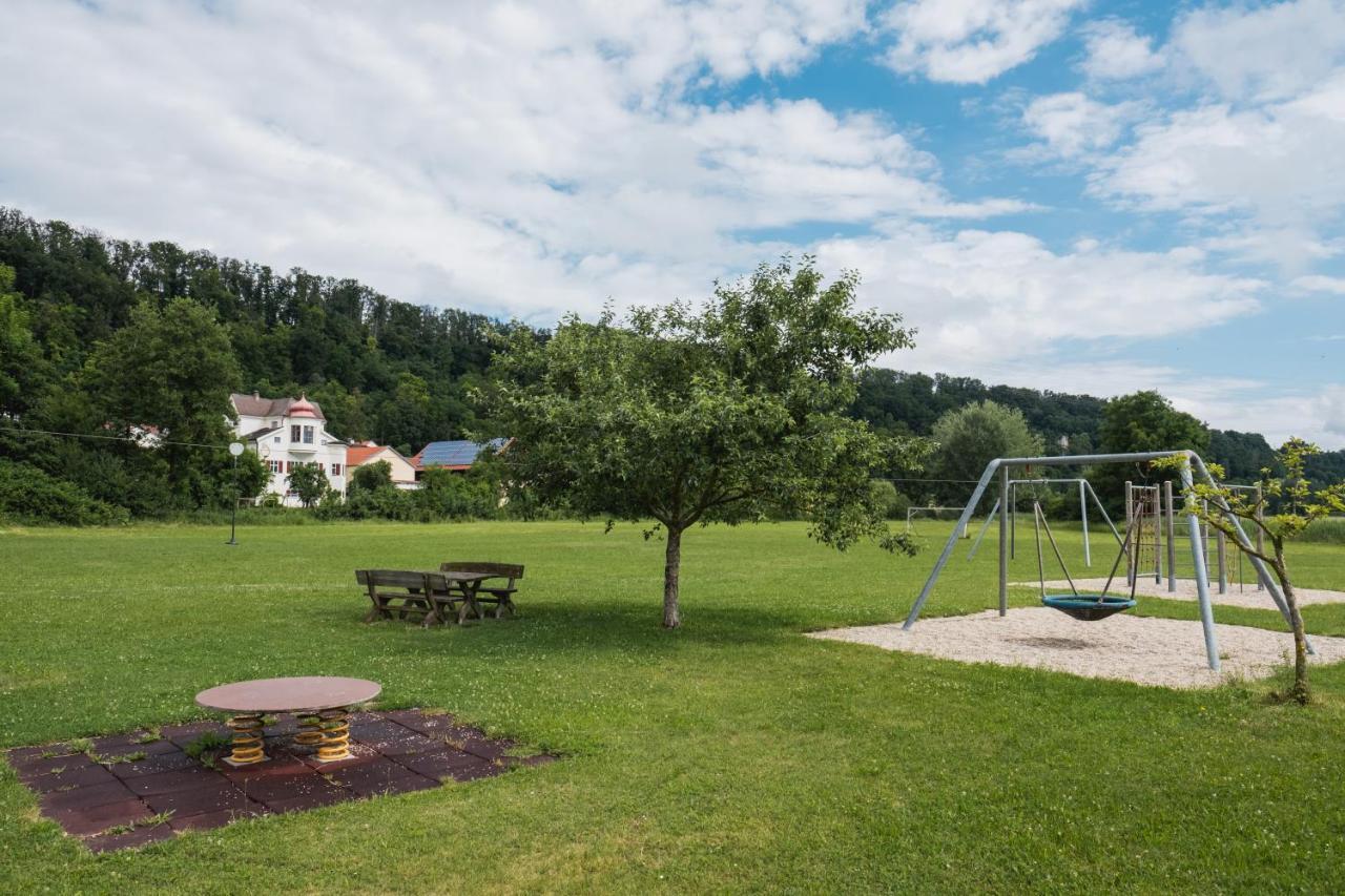 Gehobenes Ambiente In Historischer Wohnung Walting Zewnętrze zdjęcie